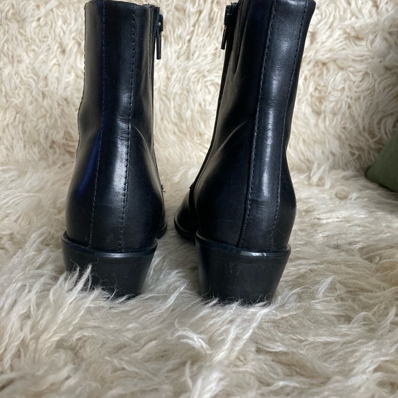 Short, leather booties - Picture 4 of 7